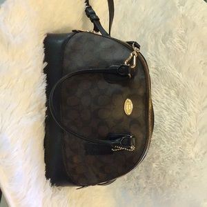 Gently used coach purse withshoulder strap